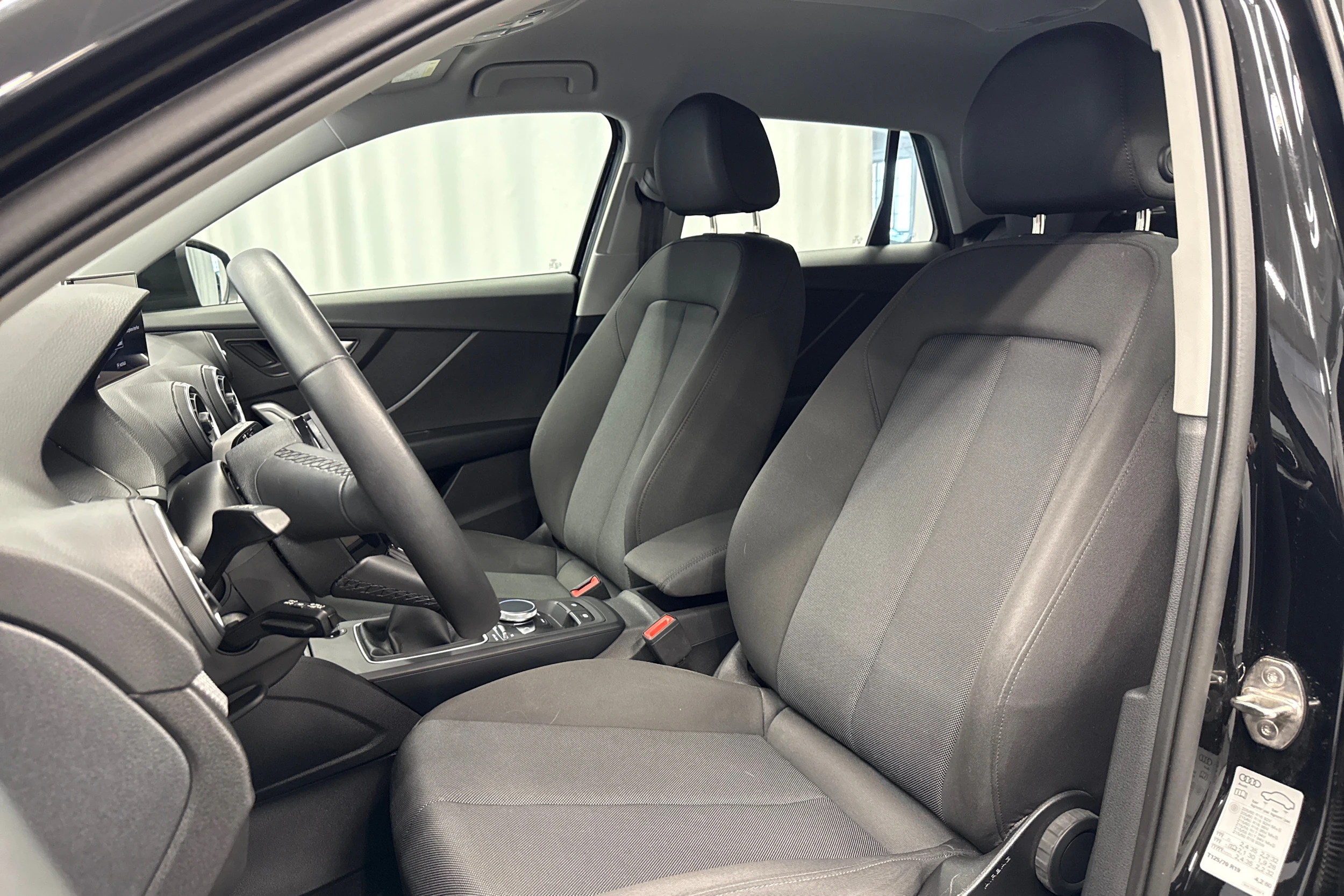 musta Audi Q2 2023 kuva 28.
