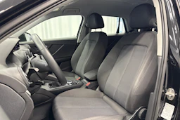 musta Audi Q2 2023 kuva 28.