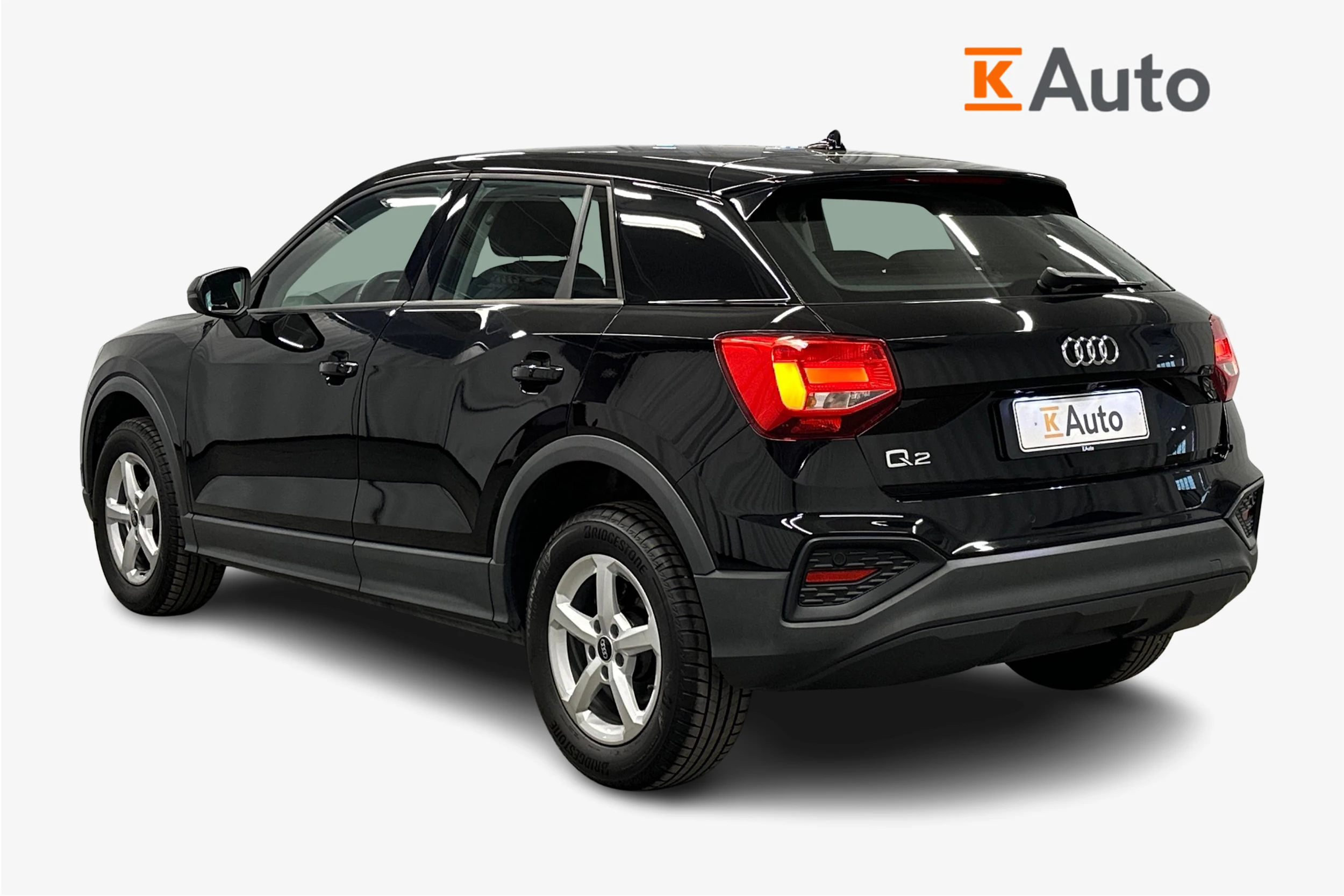 musta Audi Q2 2023 kuva 3.