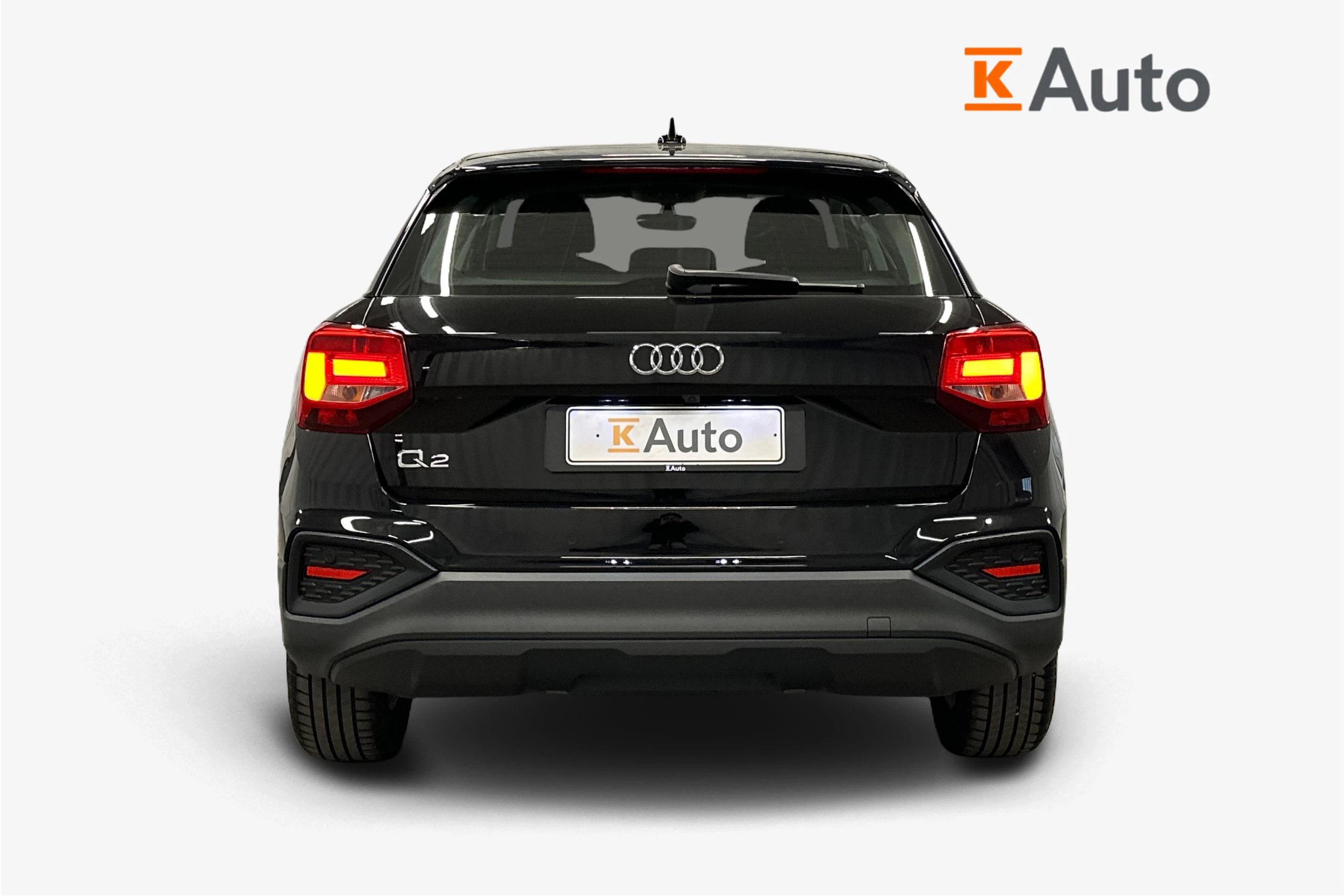 musta Audi Q2 2023 kuva 4.