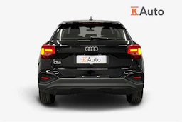 musta Audi Q2 2023 kuva 4.