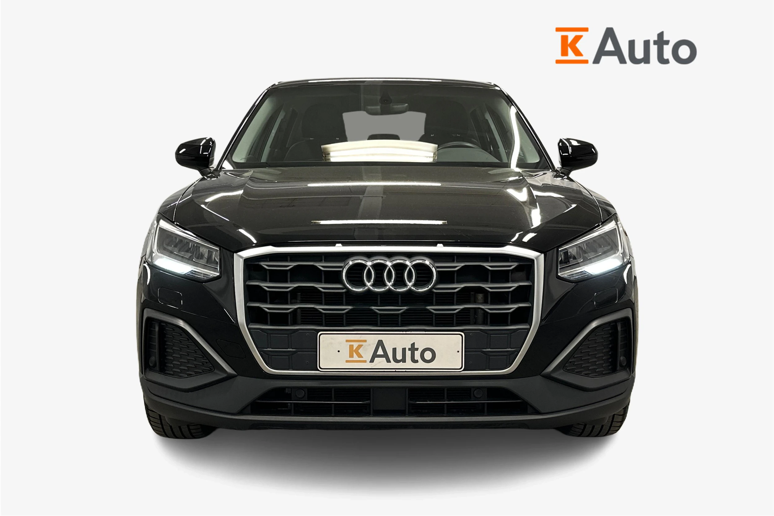 musta Audi Q2 2023 kuva 5.
