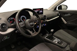 musta Audi Q2 2023 kuva 8.