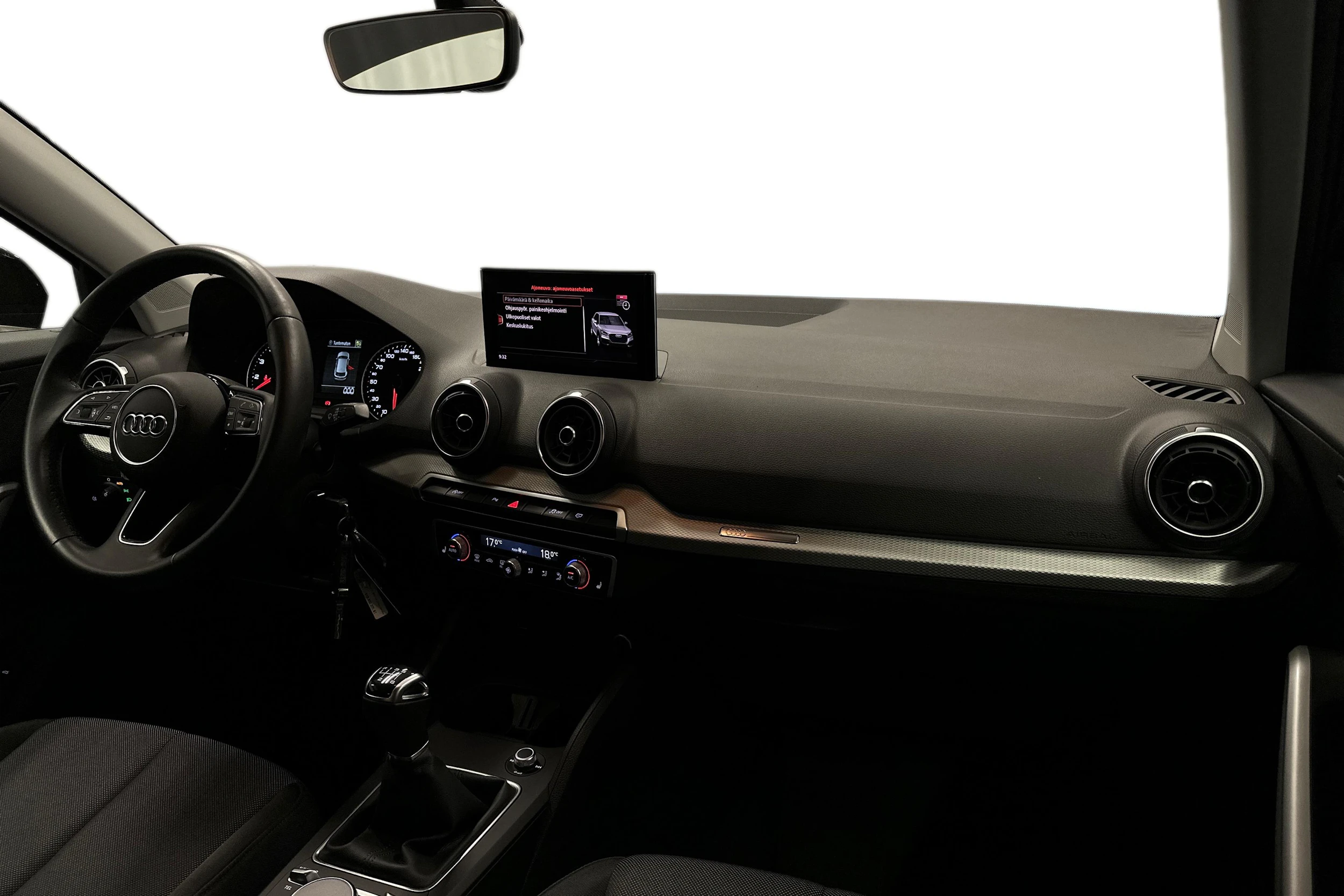 musta Audi Q2 2023 kuva 9.