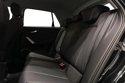 musta Audi Q2 2023 kuva 11.
