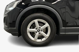 musta Audi Q2 2023 kuva 12.
