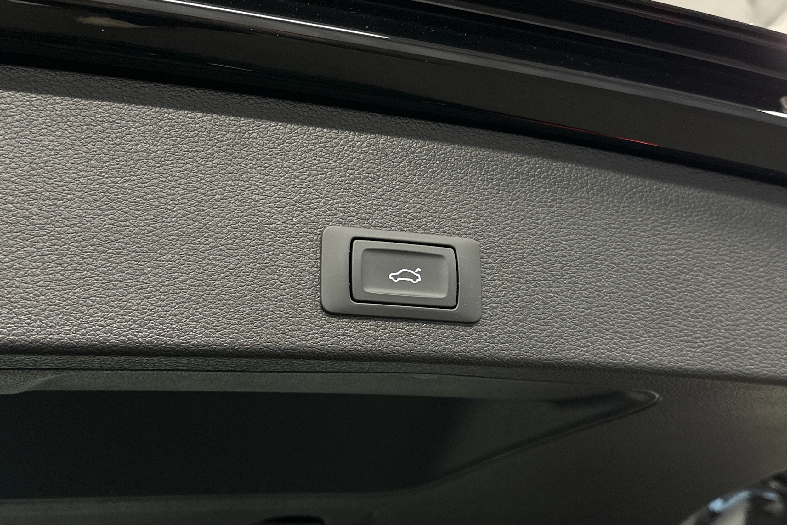 musta Audi Q2 2023 kuva 16.