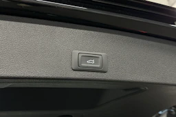 musta Audi Q2 2023 kuva 16.