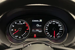 musta Audi Q2 2023 kuva 22.