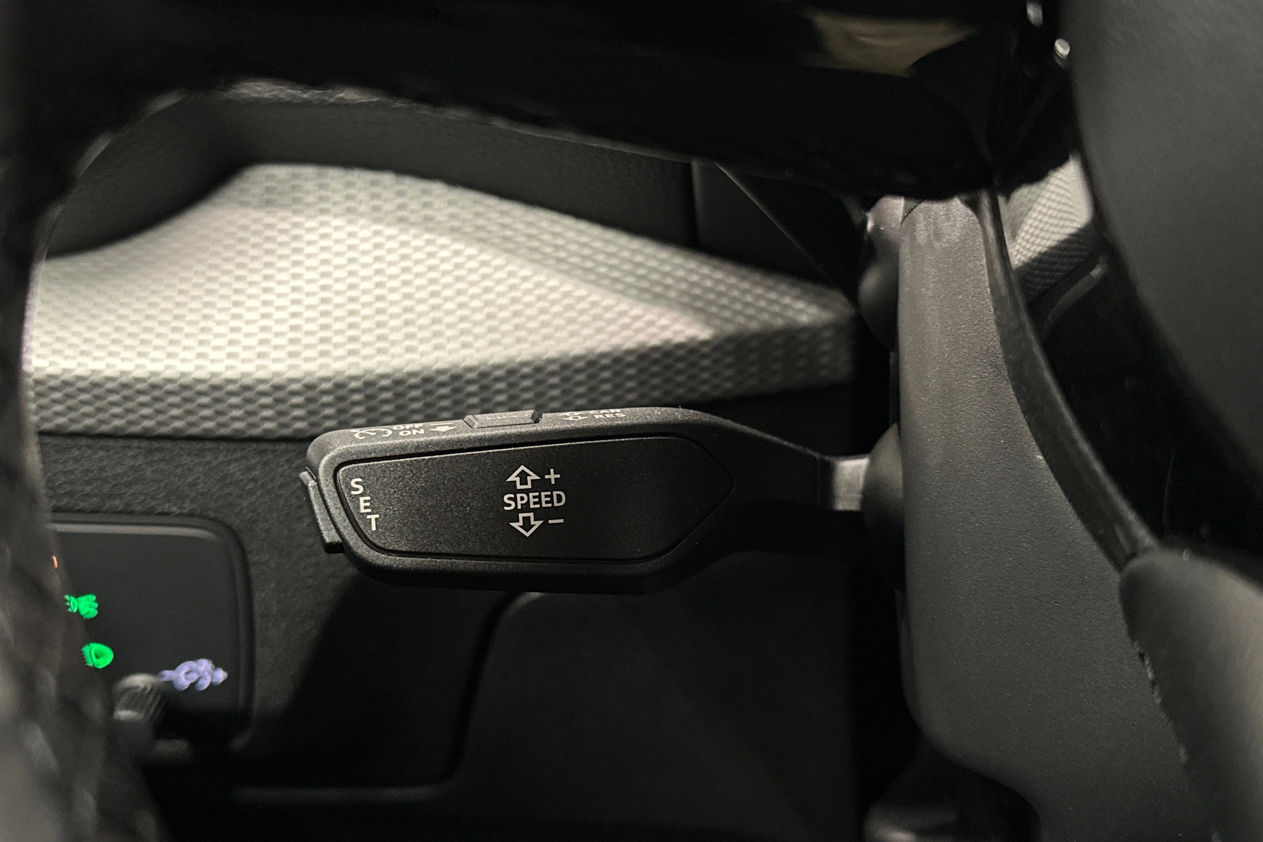 musta Audi Q2 2023 kuva 23.