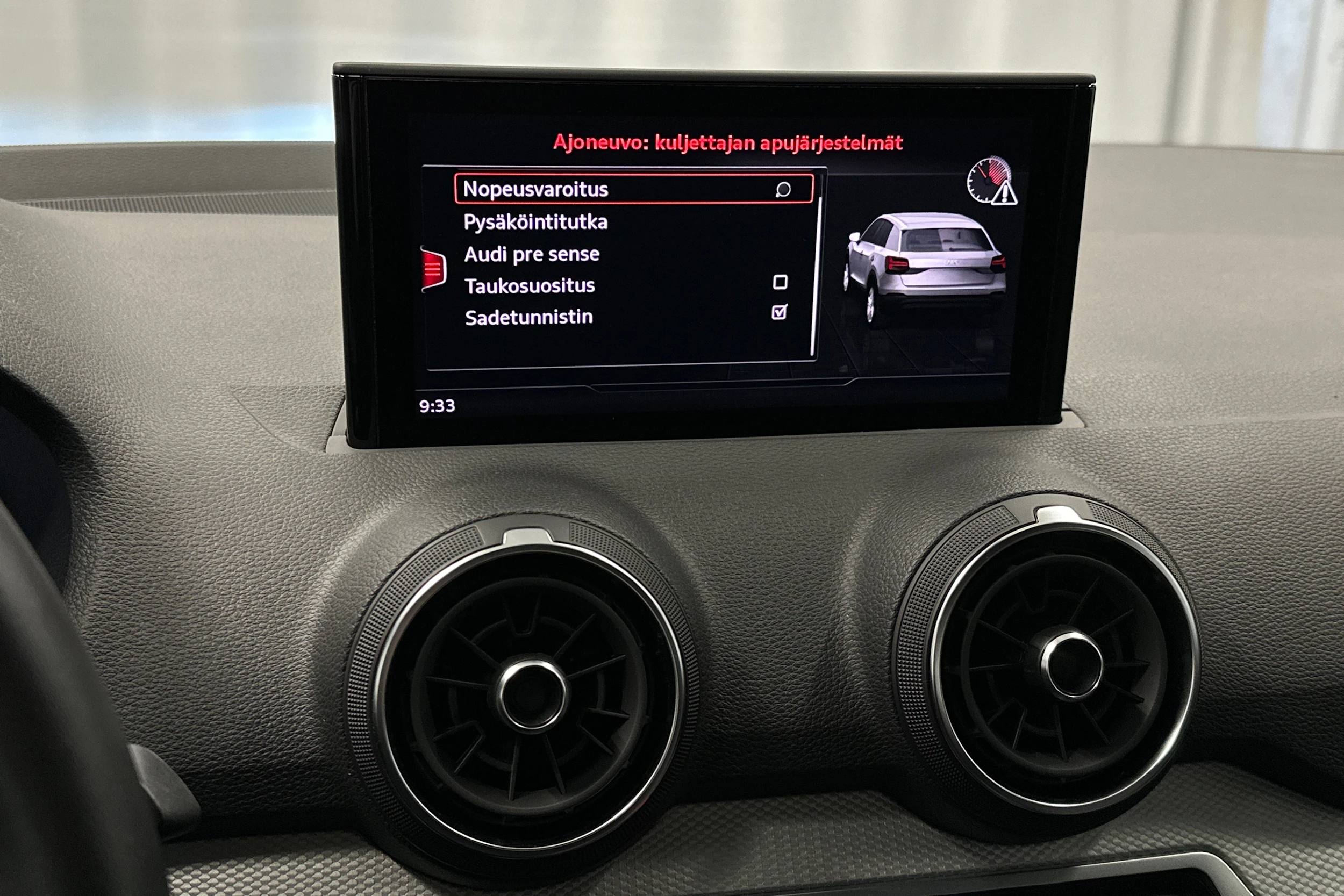 musta Audi Q2 2023 kuva 24.