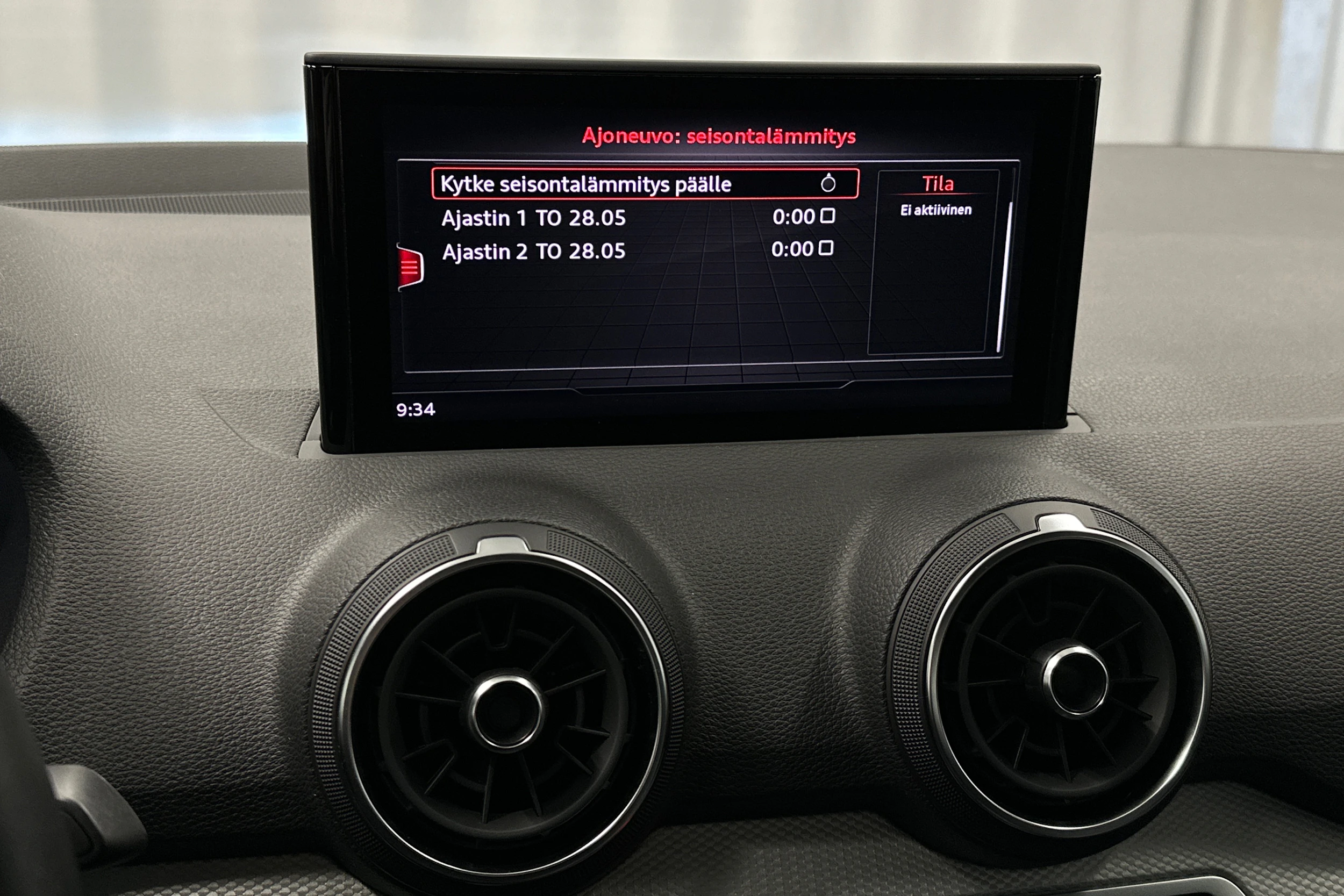musta Audi Q2 2023 kuva 25.