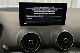 musta Audi Q2 2023 kuva 26.