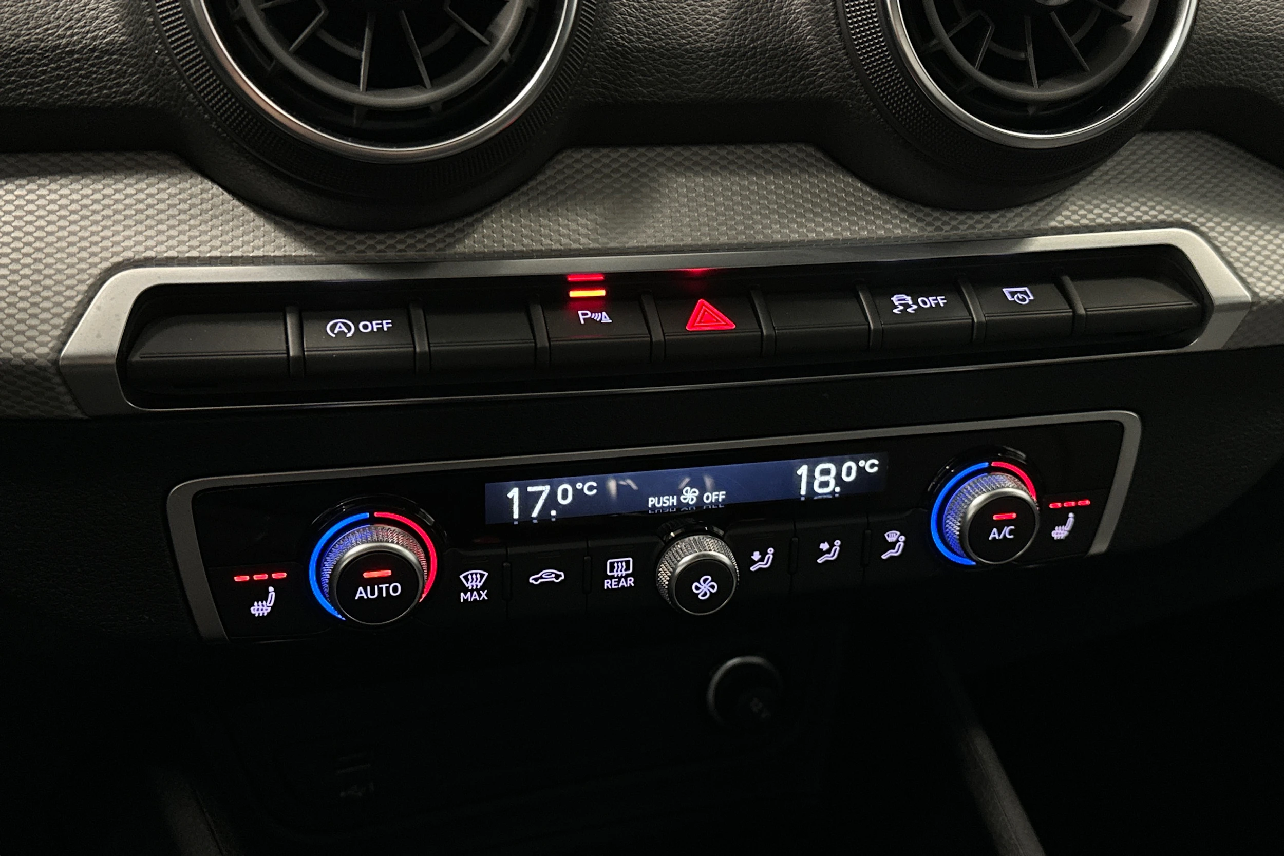 musta Audi Q2 2023 kuva 28.