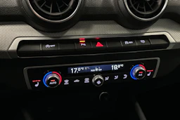 musta Audi Q2 2023 kuva 28.