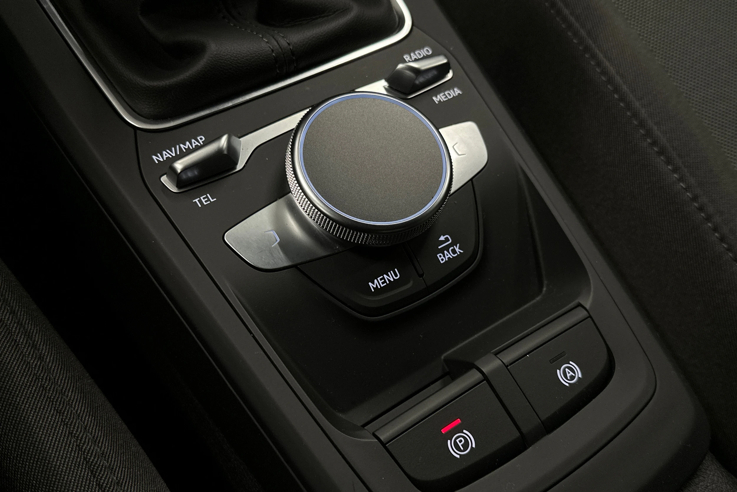 musta Audi Q2 2023 kuva 30.