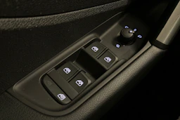 musta Audi Q2 2023 kuva 32.