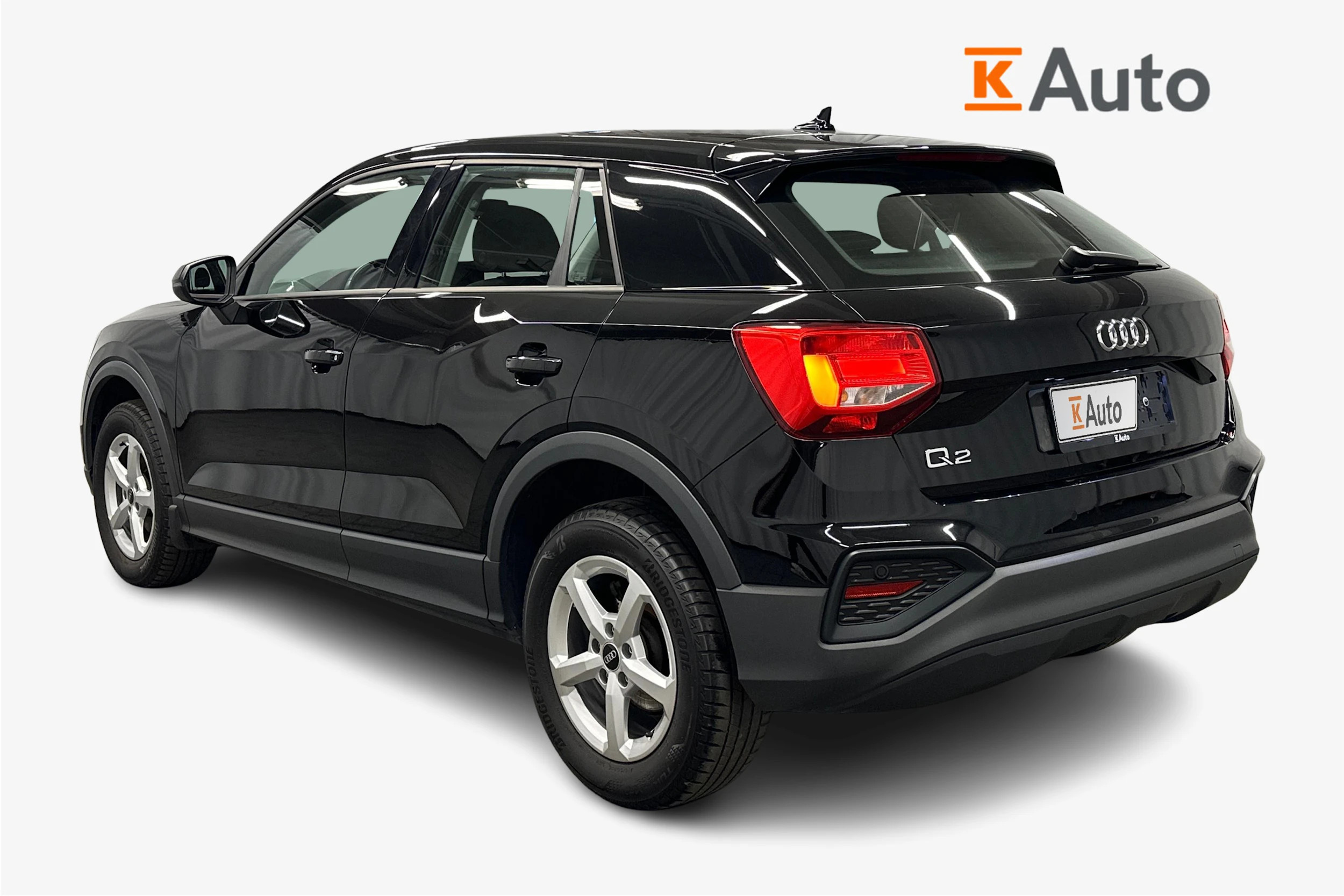 musta Audi Q2 2023 kuva 2.