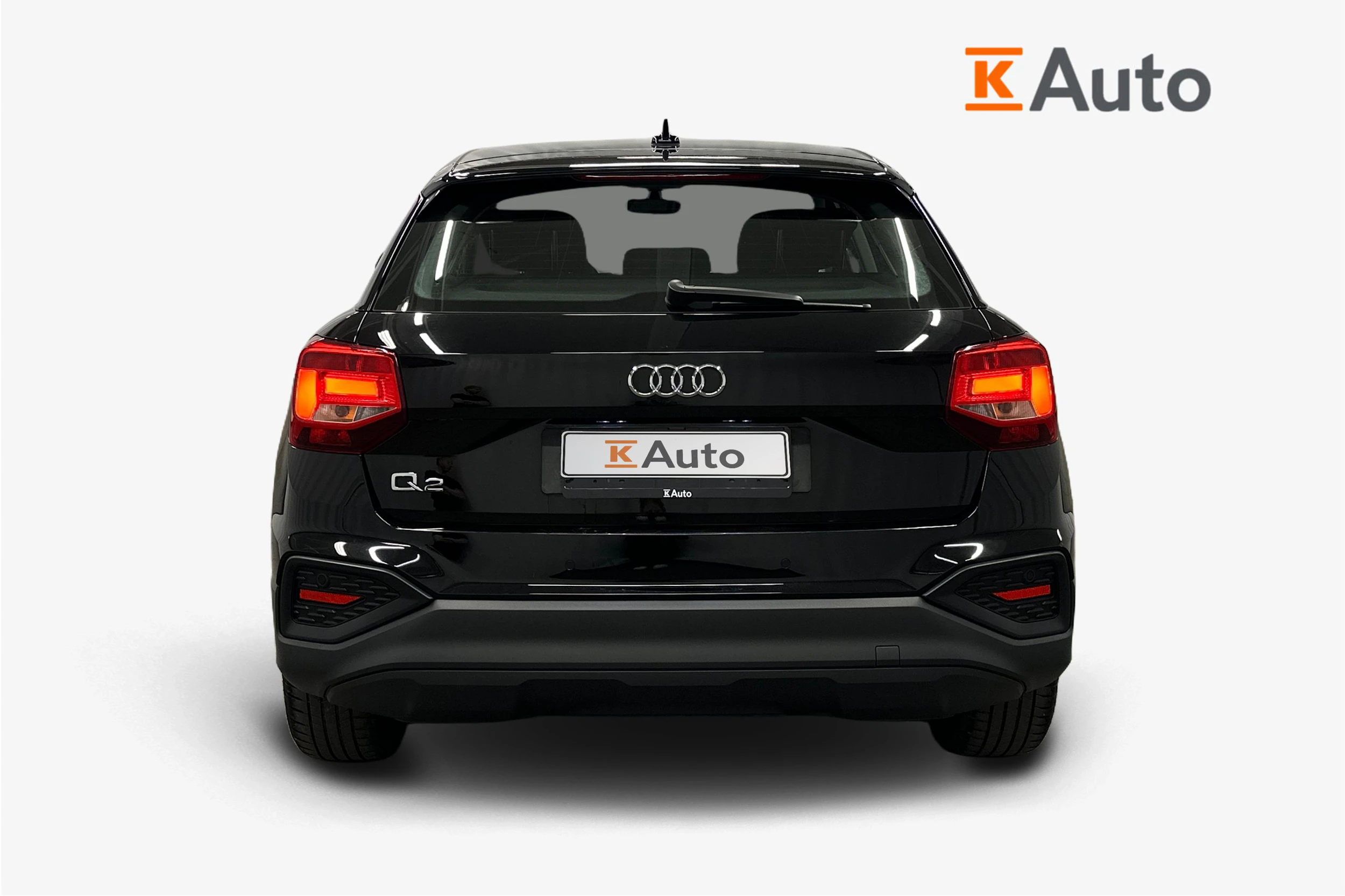 musta Audi Q2 2023 kuva 3.