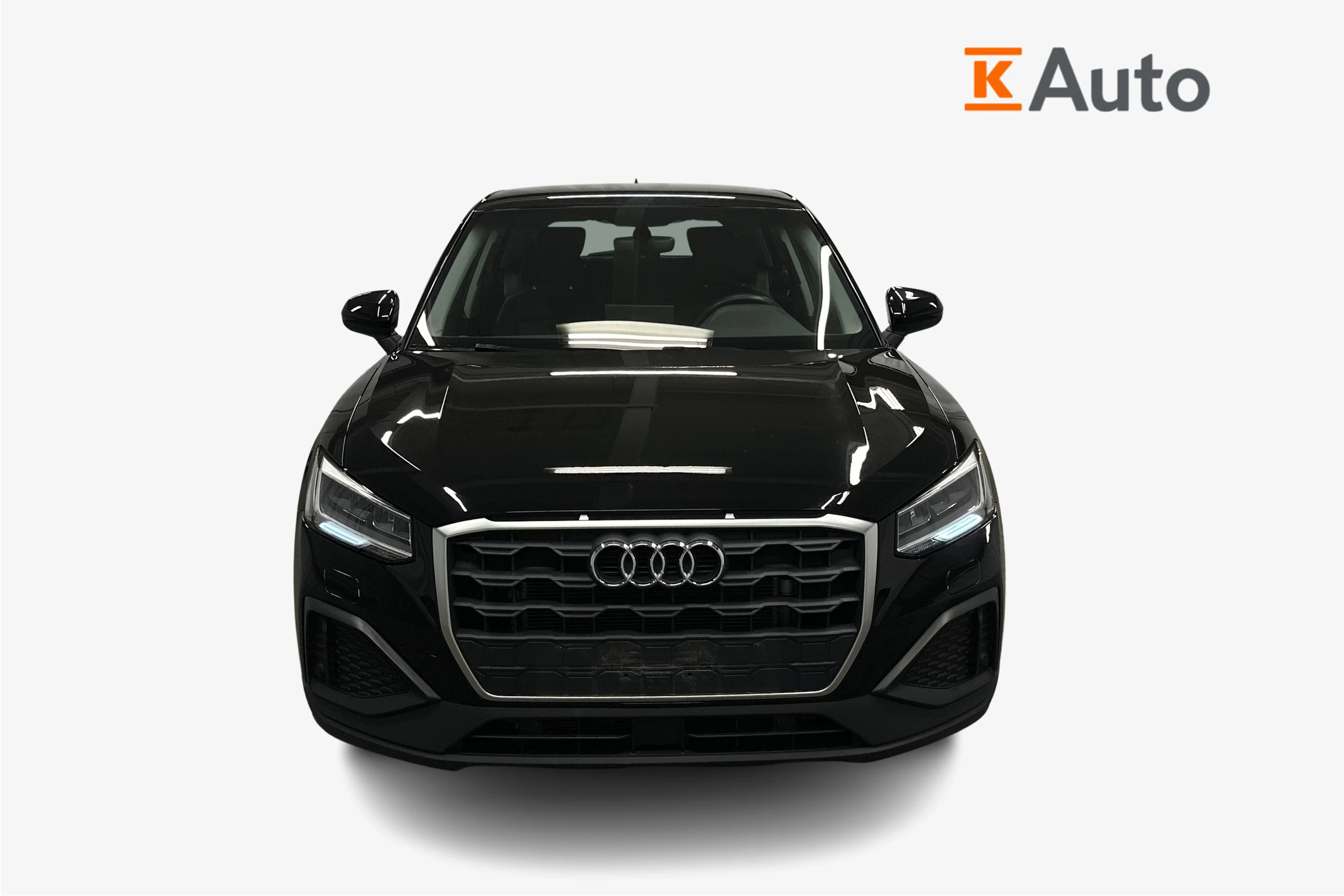 musta Audi Q2 2023 kuva 4.