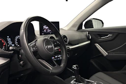 musta Audi Q2 2023 kuva 6.
