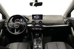musta Audi Q2 2023 kuva 7.