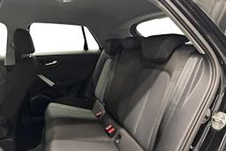 musta Audi Q2 2023 kuva 8.