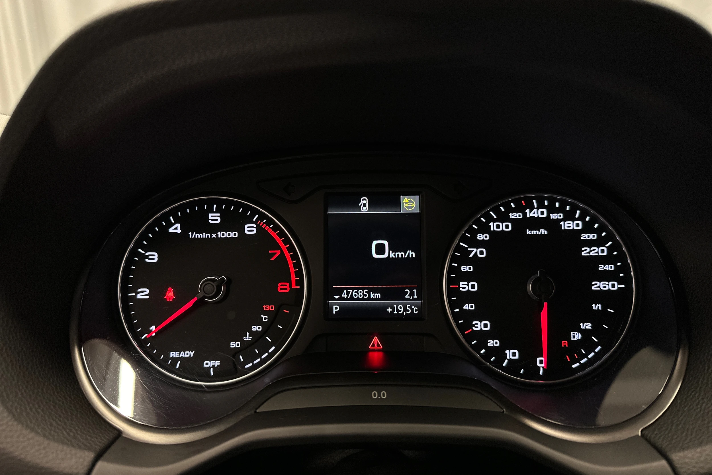 musta Audi Q2 2023 kuva 14.