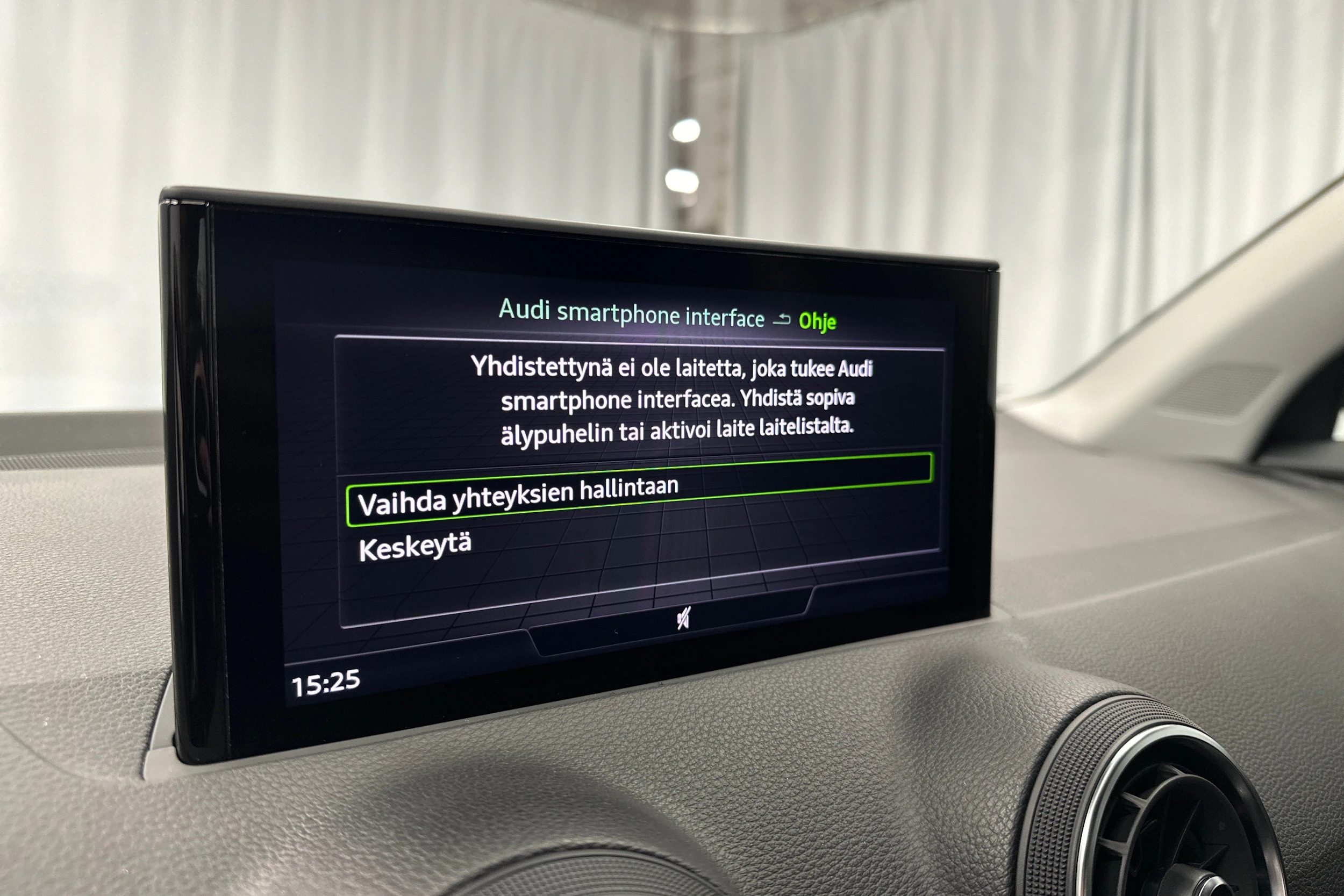 musta Audi Q2 2023 kuva 15.