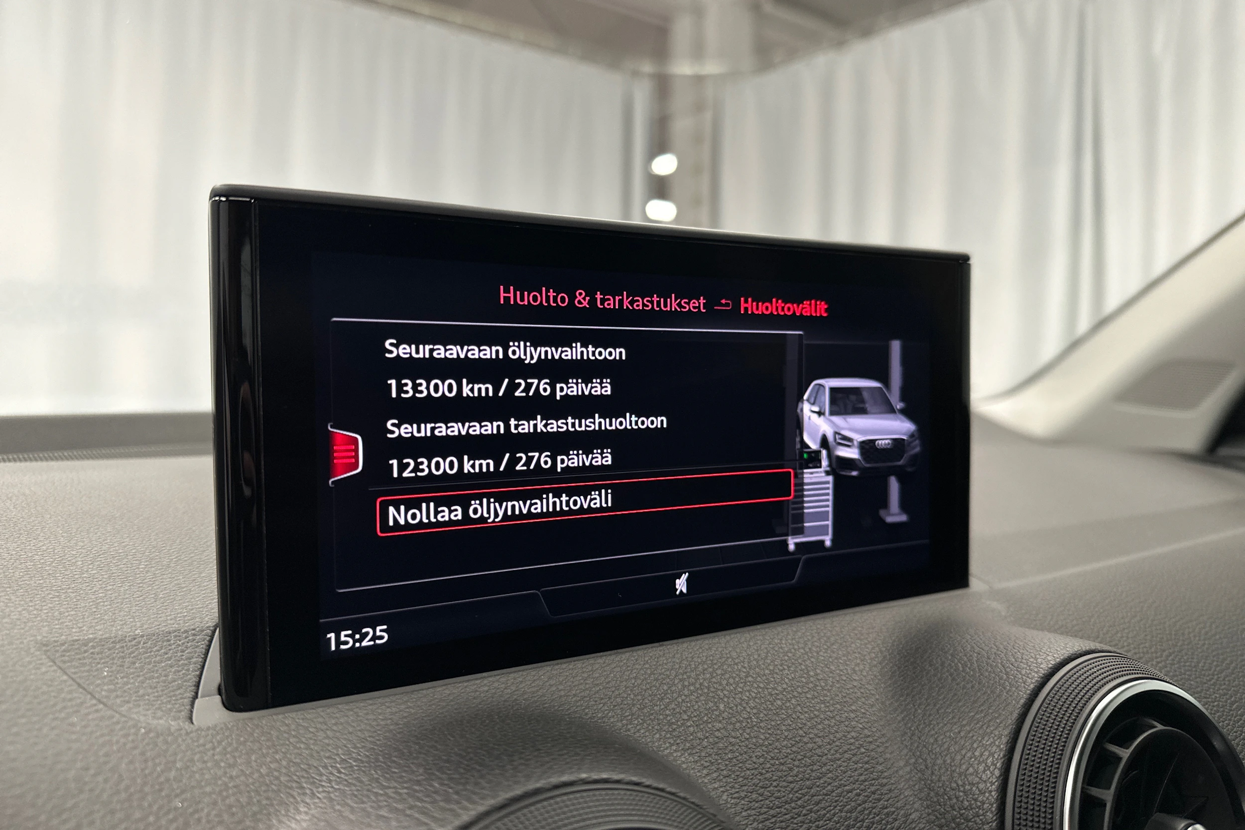 musta Audi Q2 2023 kuva 17.
