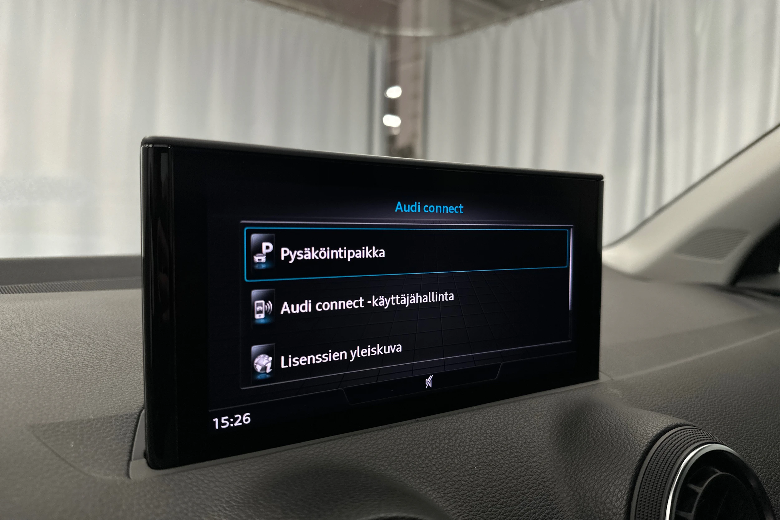 musta Audi Q2 2023 kuva 18.