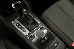 musta Audi Q2 2023 kuva 20.