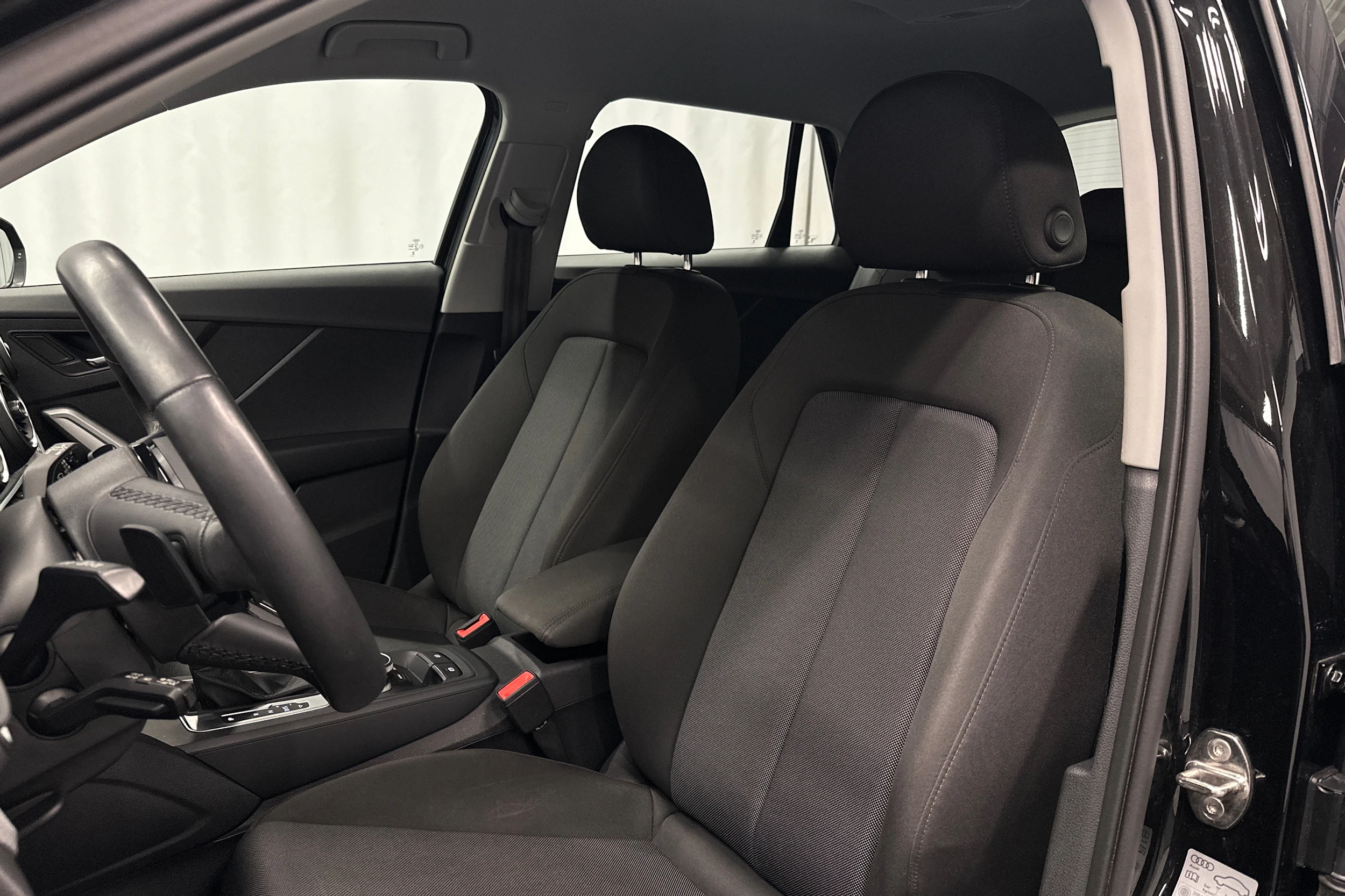 musta Audi Q2 2023 kuva 21.
