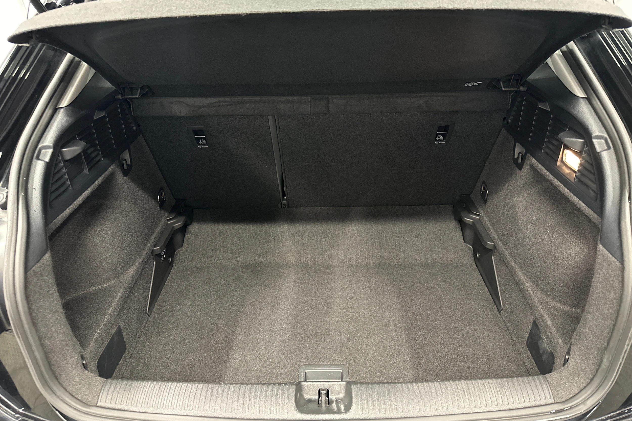 musta Audi Q2 2023 kuva 22.