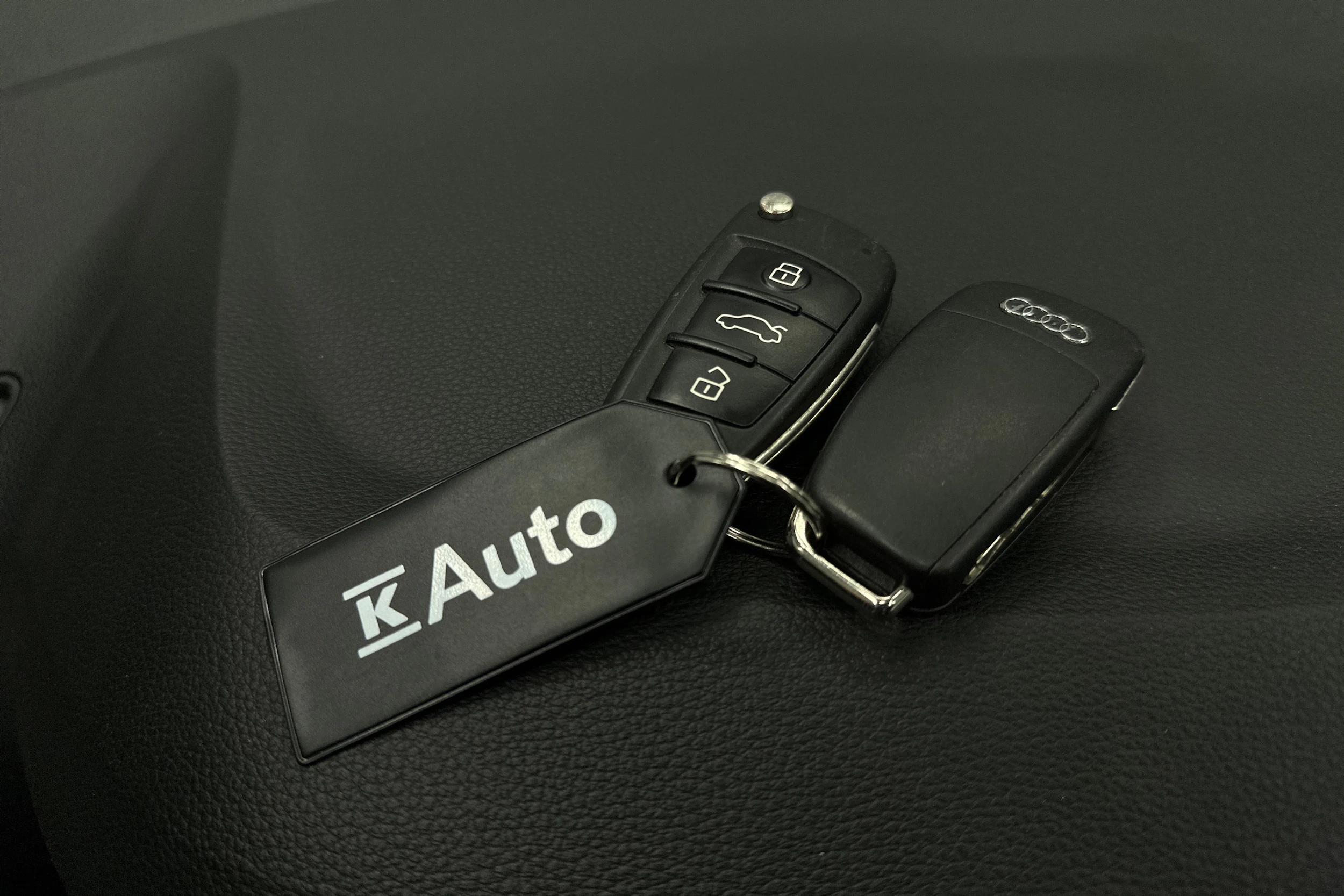 musta Audi Q2 2023 kuva 23.