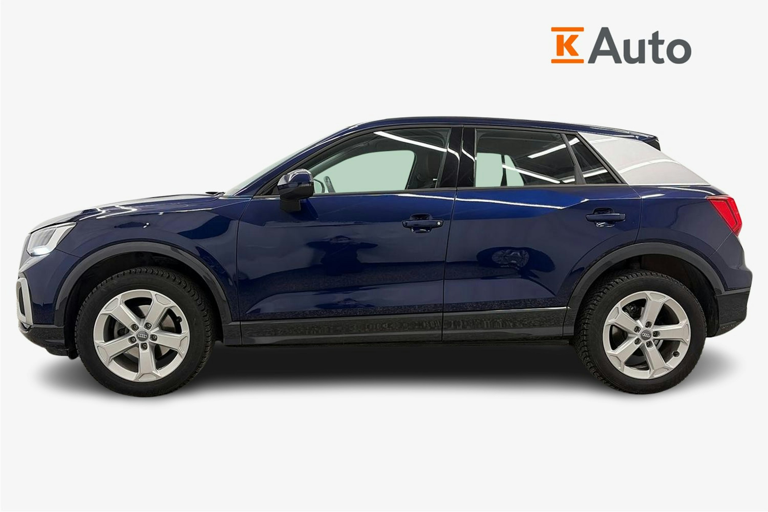 Sininen Audi Q2 2023 kuva 6.