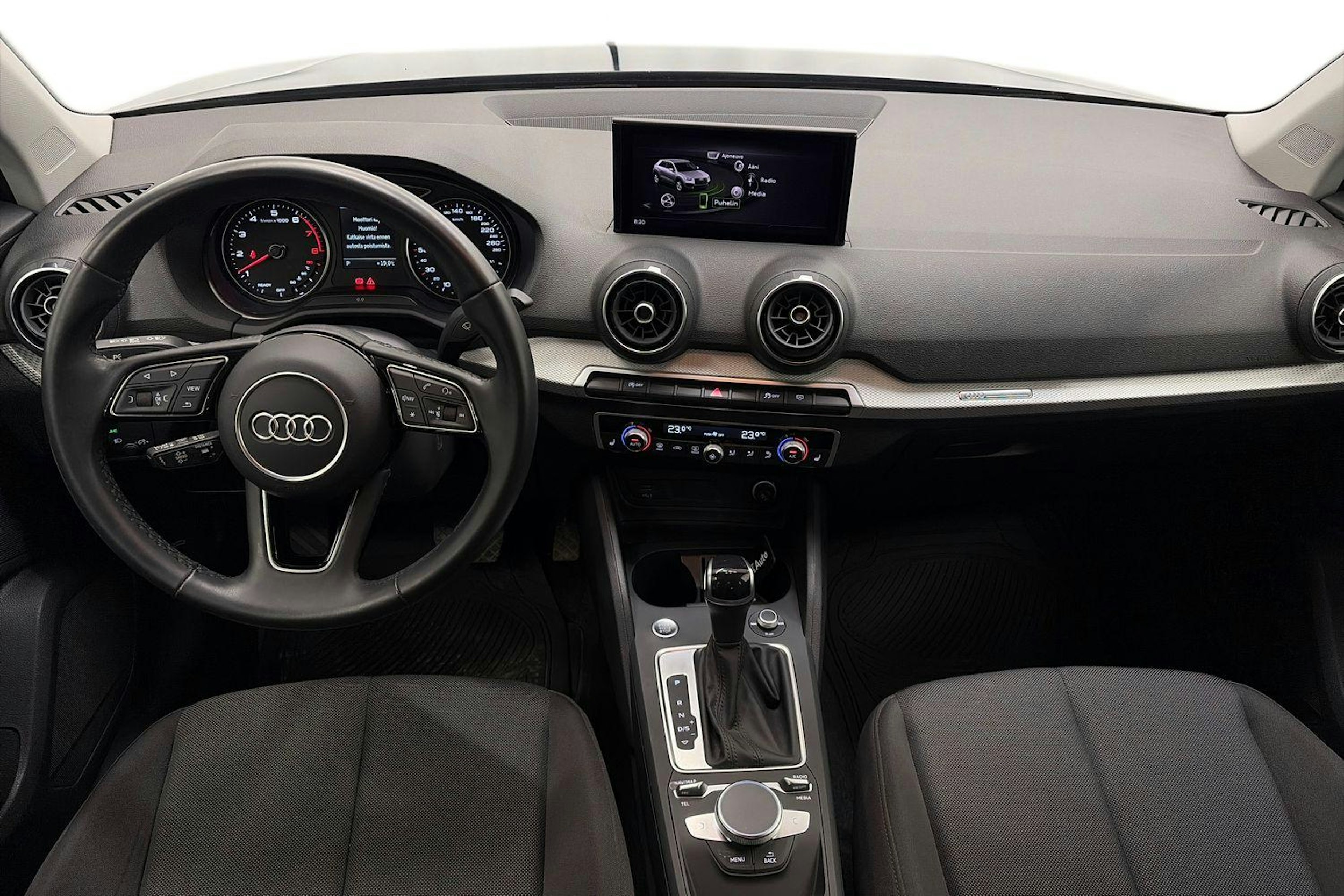 Sininen Audi Q2 2023 kuva 9.