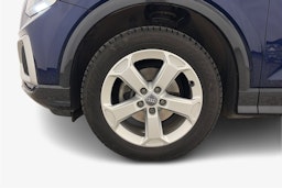 Sininen Audi Q2 2023 kuva 11.