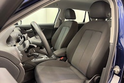 Sininen Audi Q2 2023 kuva 15.