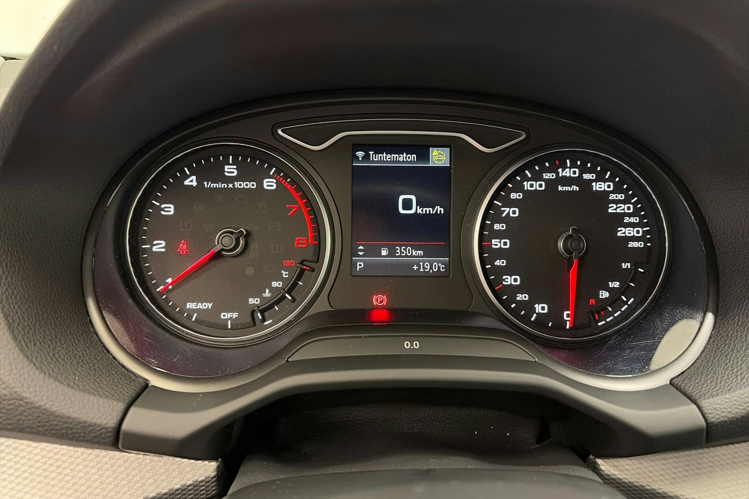 Sininen Audi Q2 2023 kuva 16.