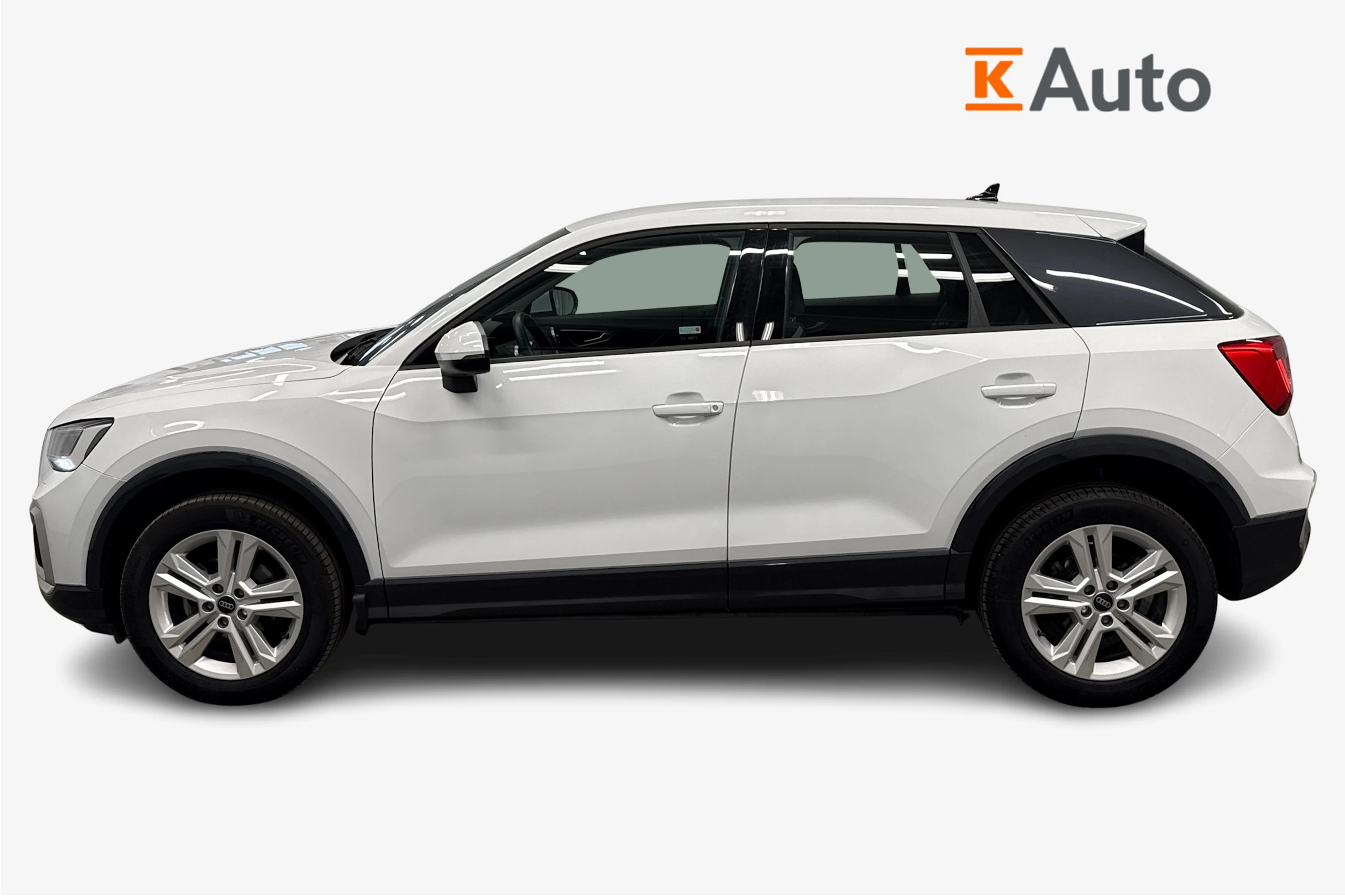 valkoinen Audi Q2 2024 kuva 7.