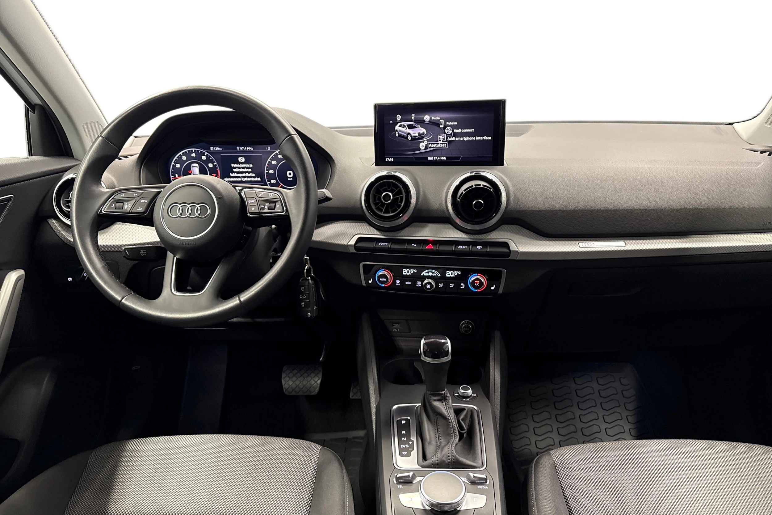 valkoinen Audi Q2 2024 kuva 9.