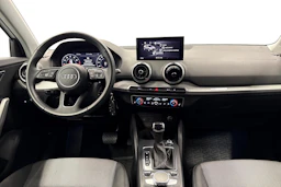 valkoinen Audi Q2 2024 kuva 9.