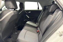 valkoinen Audi Q2 2024 kuva 11.