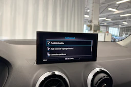 valkoinen Audi Q2 2024 kuva 23.