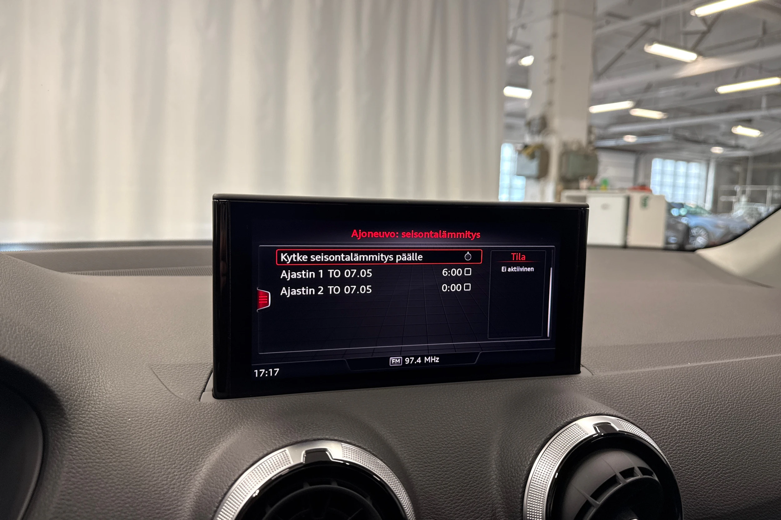 valkoinen Audi Q2 2024 kuva 24.