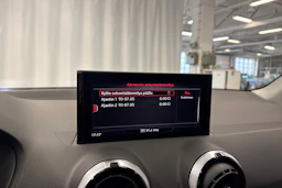 valkoinen Audi Q2 2024 kuva 24.