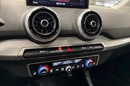 valkoinen Audi Q2 2024 kuva 26.