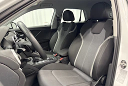 valkoinen Audi Q2 2024 kuva 28.