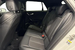 valkoinen Audi Q2 2024 kuva 11.